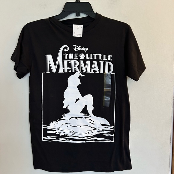 NWT, Disney, the little mermaid, small graphic T-shirt - Picture 1 of 6